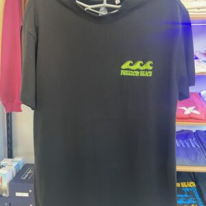 Camiseta negra olas